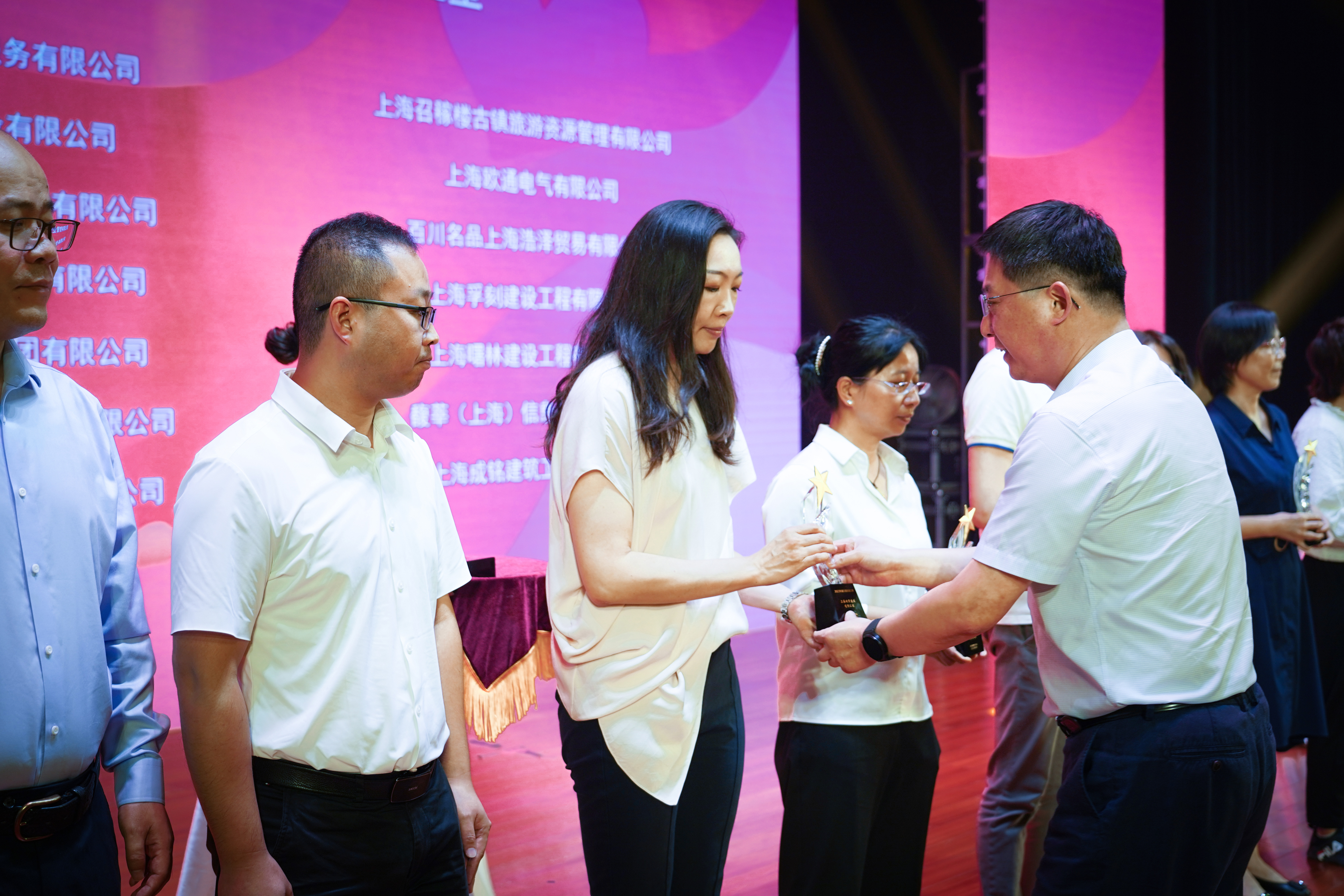 守护落日，为爱而杏转—js1996官网再次获得“浦江镇慈悲之星”荣誉称号(图2)